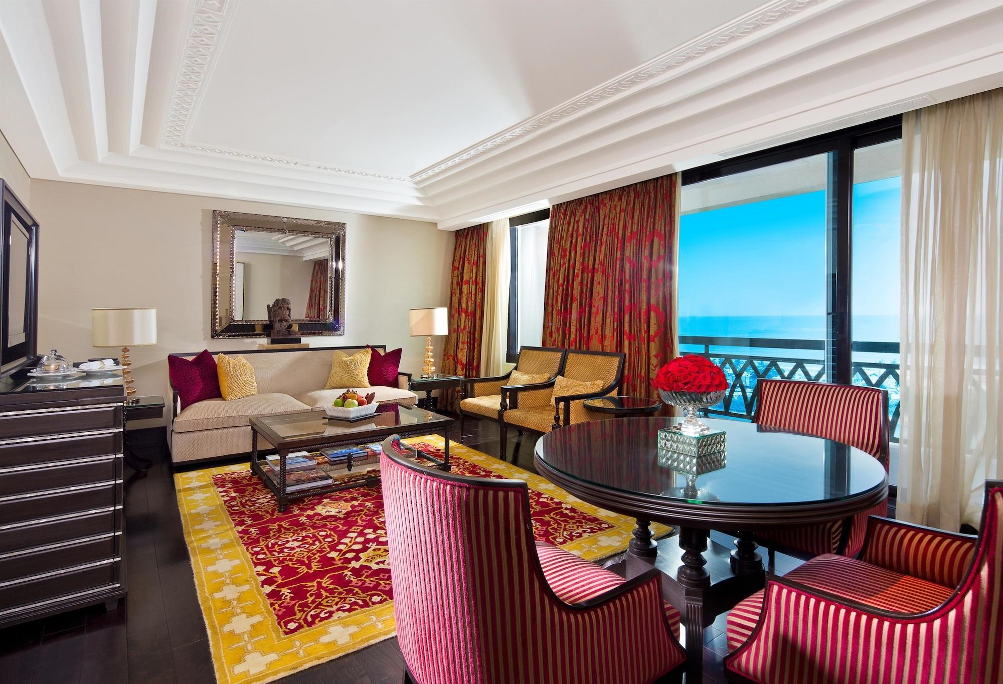 The Leela Palace Τσενάι Εξωτερικό φωτογραφία A suite at the Four Seasons Hotel, Mumbai