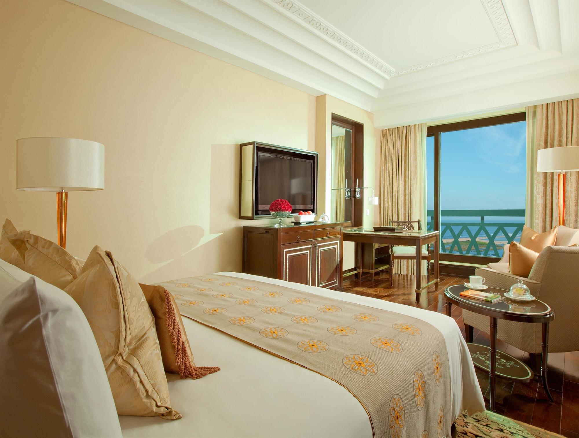 The Leela Palace Τσενάι Εξωτερικό φωτογραφία A room at the hotel