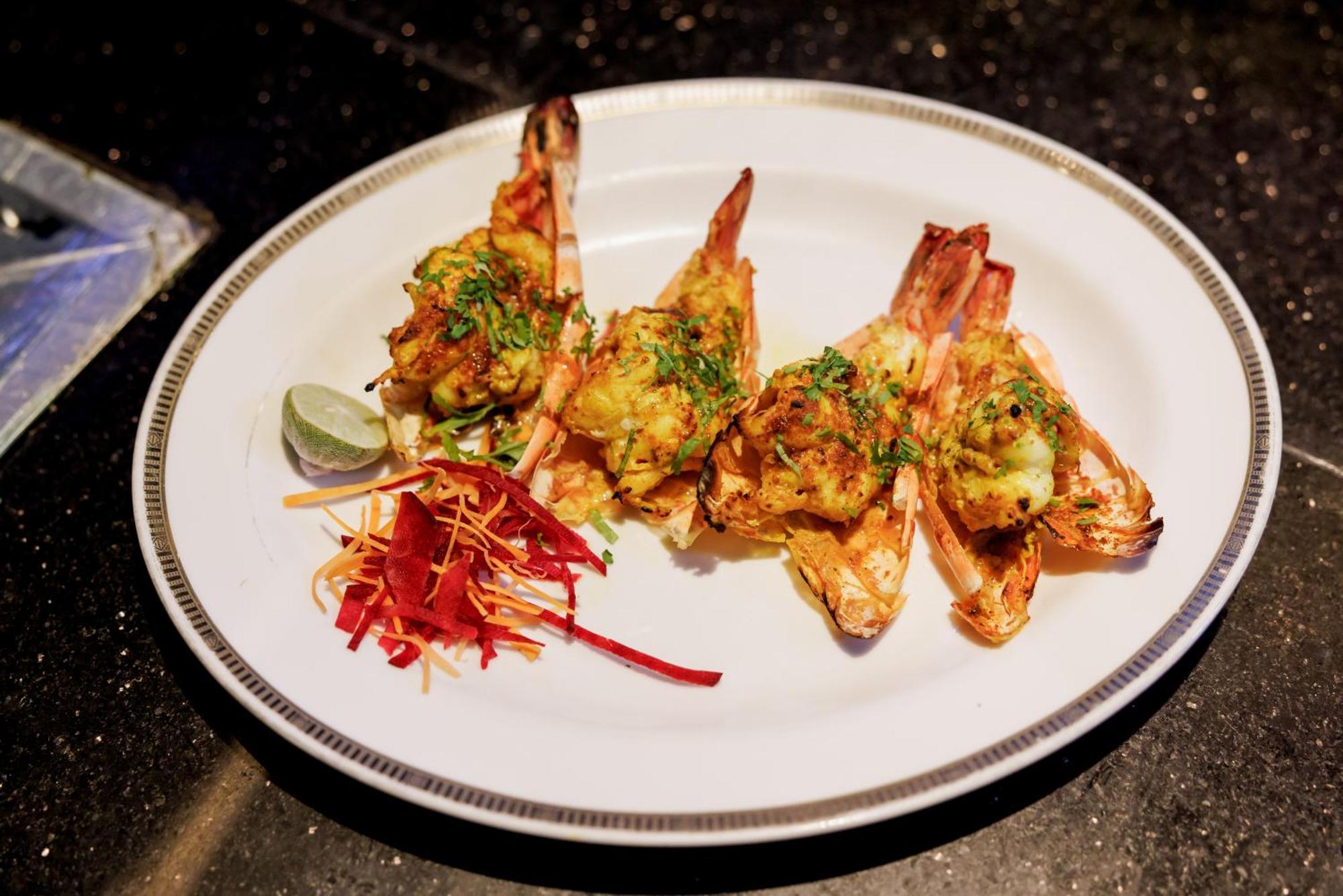 The Leela Palace Τσενάι Εξωτερικό φωτογραφία Tandoori prawns