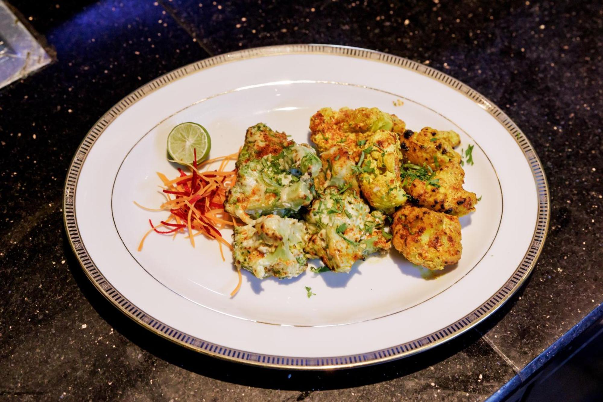 The Leela Palace Τσενάι Εξωτερικό φωτογραφία Paneer pakoda