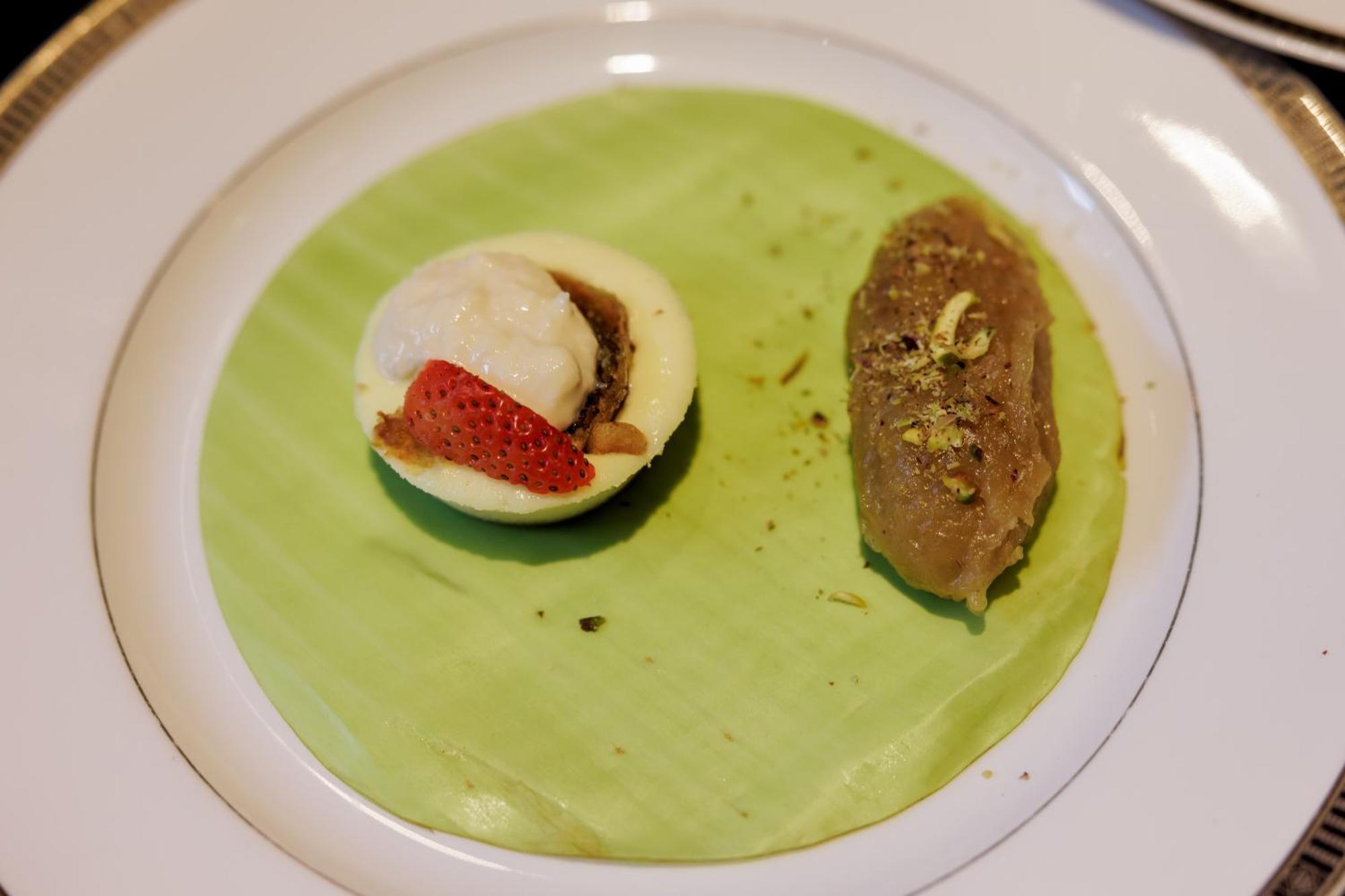 The Leela Palace Τσενάι Εξωτερικό φωτογραφία A dessert at the restaurant