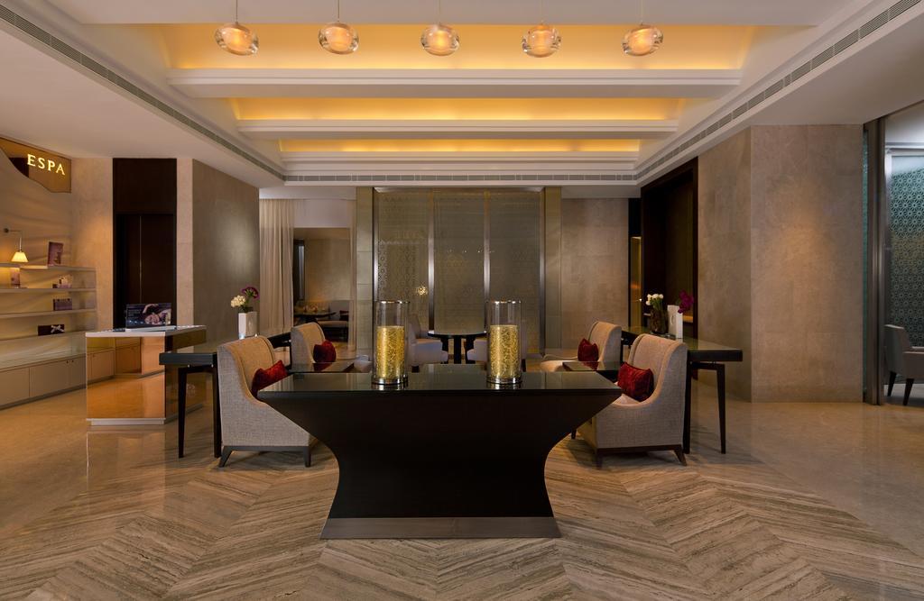 The Leela Palace Τσενάι Εξωτερικό φωτογραφία The lobby of the hotel