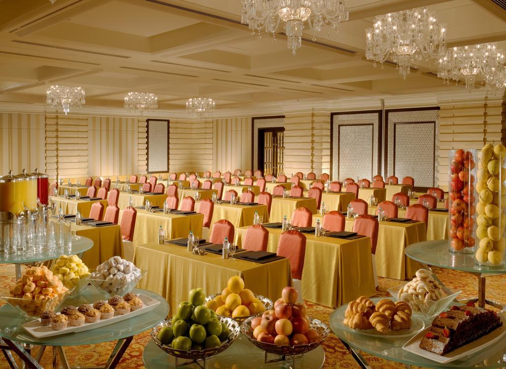 The Leela Palace Τσενάι Εξωτερικό φωτογραφία The ballroom at the Taj Mahal Palace