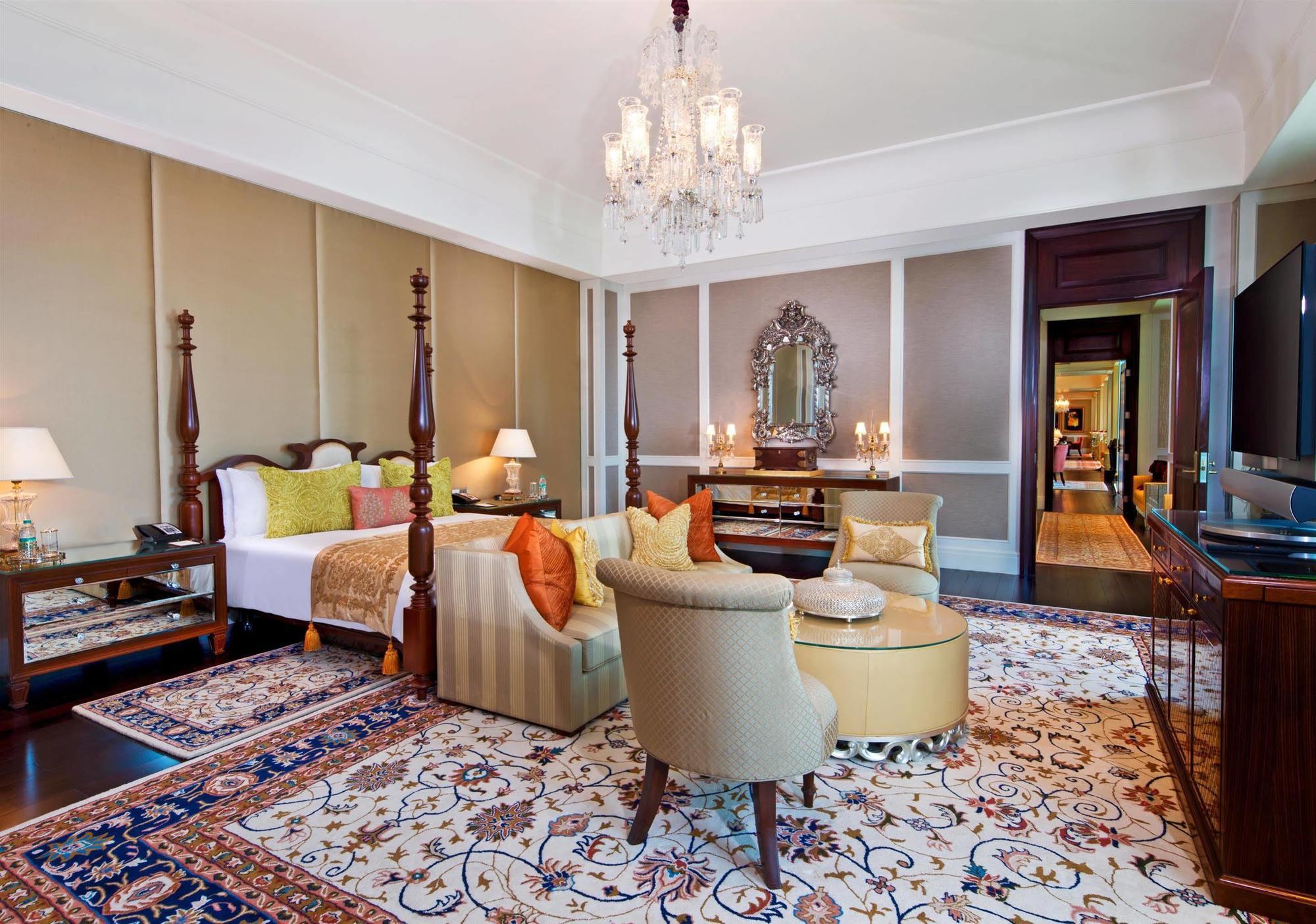 The Leela Palace Τσενάι Εξωτερικό φωτογραφία A suite at the Taj Mahal Palace