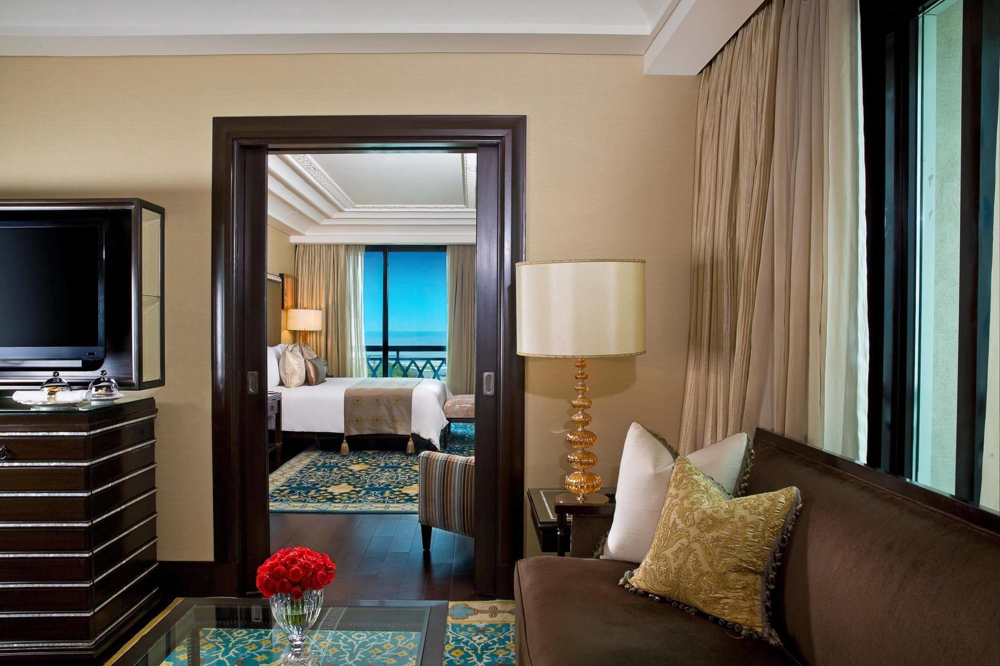 The Leela Palace Τσενάι Εξωτερικό φωτογραφία A suite at the Taj Mahal Palace, Mumbai